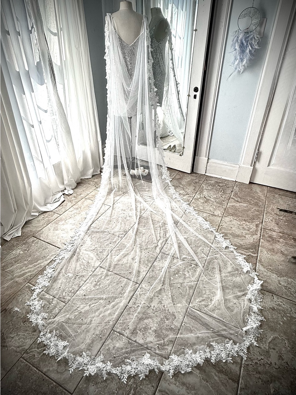 Never worn Elegant White Lace-Edged Bridal Cat Walk Veil with Cathedral Train